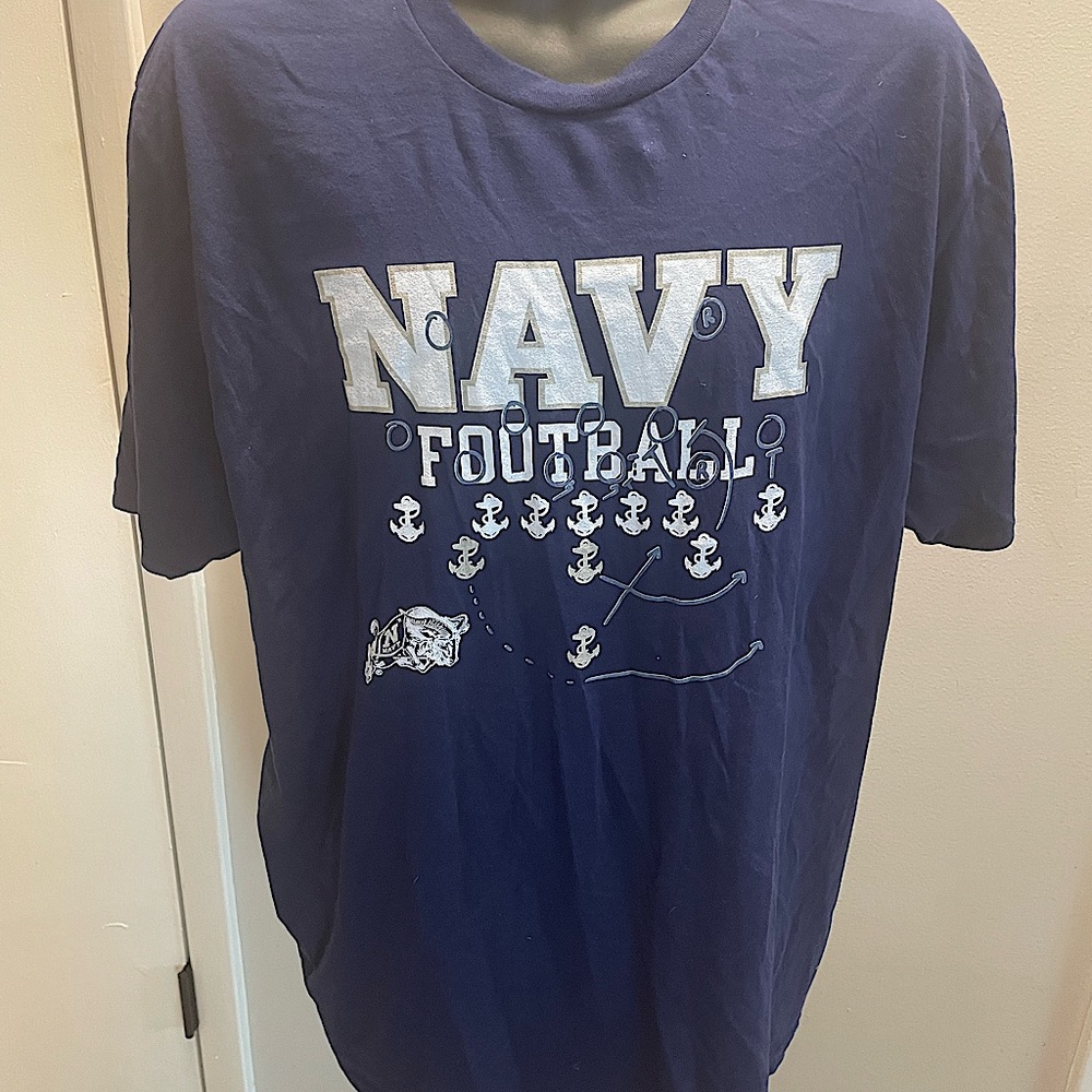 Navy midshipmen hometown triple option men’s SS tee in Navy Blue. Size XL
